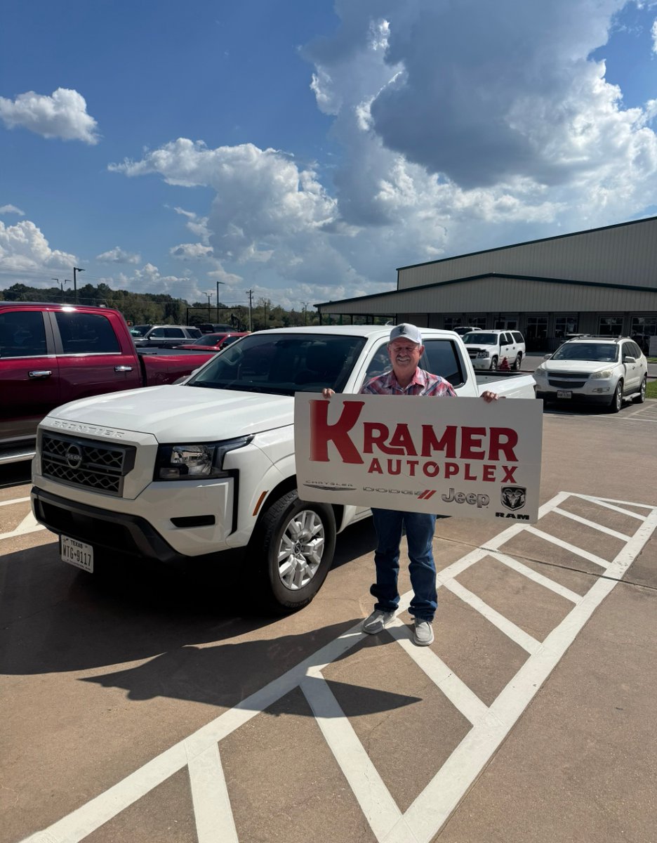 KramerAutoplex's tweet image. 🤩 Roland came to see us for the first time and drove home in this 2023 Nissan Frontier. Welcome to the #KramerFamily! Sold by Mike Johnson. 

Swing by and check out our inventory of new and pre-owned vehicles! 
☎️ (936) 630-9206
🖥️ bit.ly/3KTvcPz

#KramerCDJR