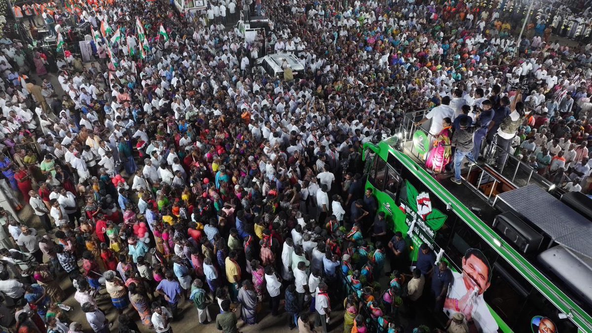 EPSTamilNadu's tweet image. #ஈரோடு_கிழக்கு தொகுதியே கூடியிருந்த மக்களின் ஆர்ப்பரிப்பில் மிளிர்ந்தது என்றால் மிகையாகாது.

தந்தை, மகன், பேரன் என வாரிசு அரசியலை ஜனநாயகத்துக்குள் புகுத்தும் அபாயகரமான அரசியலை வீட்டுக்கு அனுப்பி, அனைவருக்கும் அனைத்து நன்மைகளும் கிட்டும் @AIADMKOfficial வசந்த கால ஆட்சியை 2026-ல்…