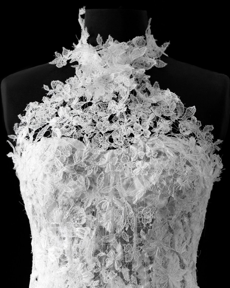 stainedvicio's tweet image. Ralph Lauren created a custom wedding dress for Selena 🥹♥️