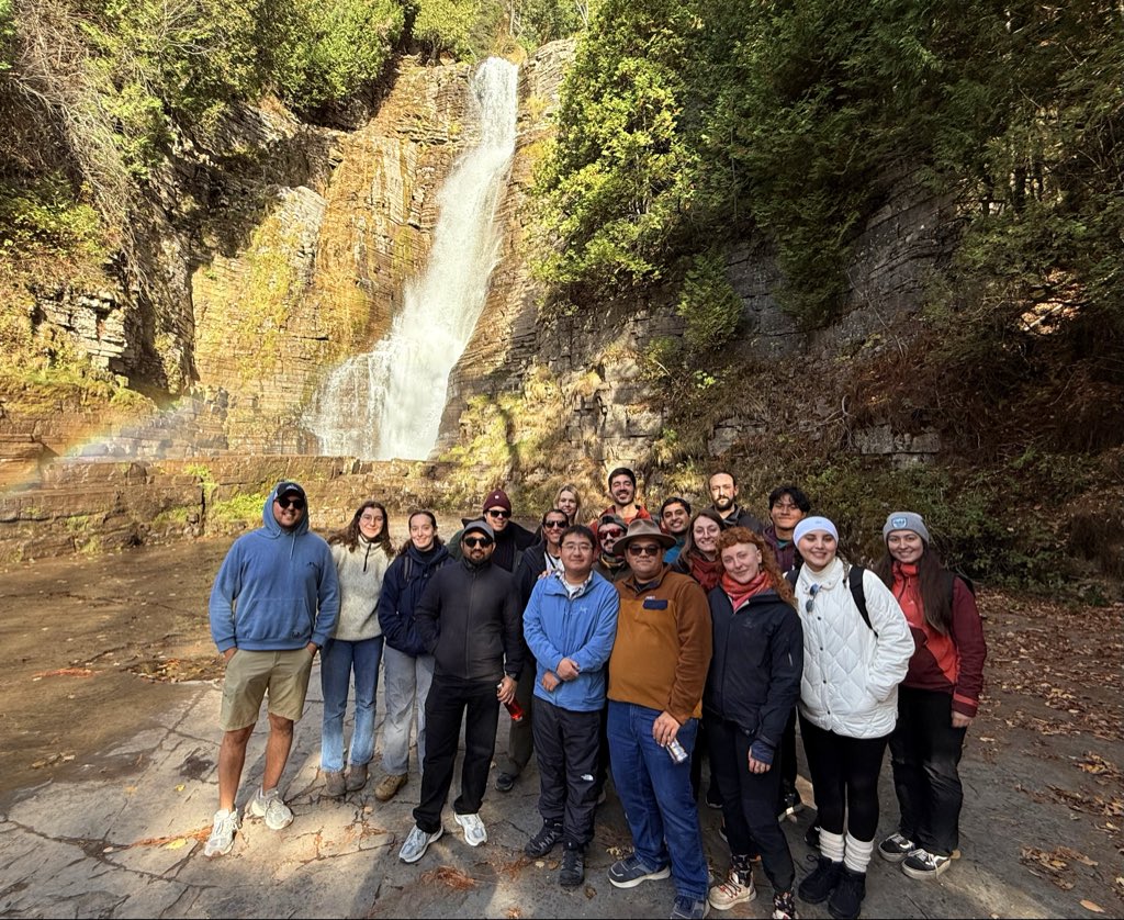 Edel_PLopez's tweet photo. Lab fall celebration 🍂 Farewell to Mitacs Globalink intern Luis George + happy birthdays to @JiaxuWu6 & Abraão Almeida Santos! 🎂💚 I made Cuban pudín for the first time, delicious!

Fête d’automne au labo 🍁 Au revoir à notre stagiaire Mitacs Globalink, Luis George, et joyeux anniversaire à Jiaxu Wu & Abraão Almeida Santos ! 🎂💚 Premier pudín cubain maison… un succès !