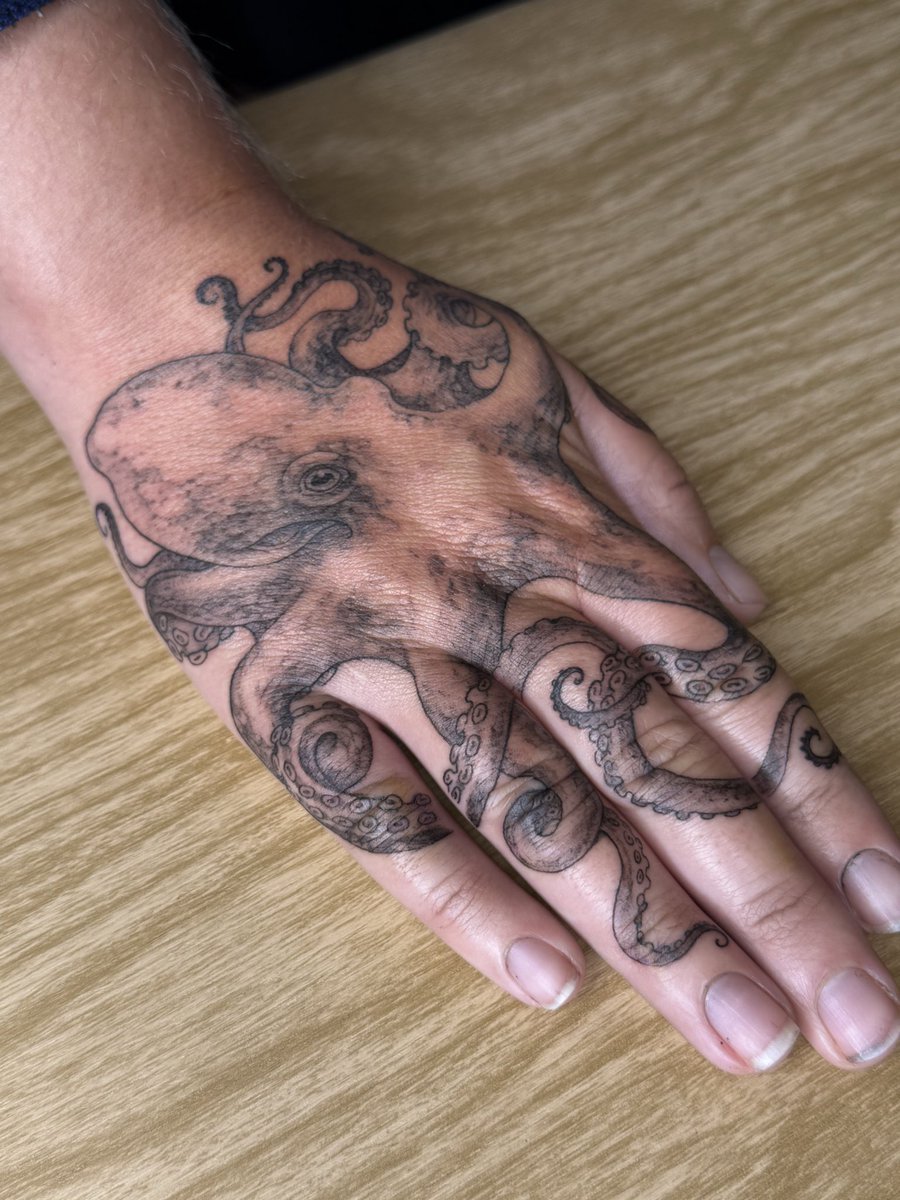 marley_artzky's tweet photo. still tattin n lovin it https://t.co/znwhKZHoku