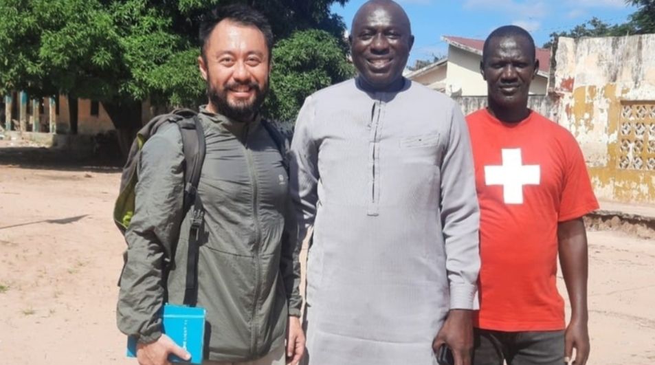 In The Gambia, Dr. Tao met with education partners to address rising heat stress in schools. Many existing buildings show strong potential for MEER’s reflective retrofits—paving the way for cooler, climate-safe classrooms across West Africa.  
#ClimateAction #Education