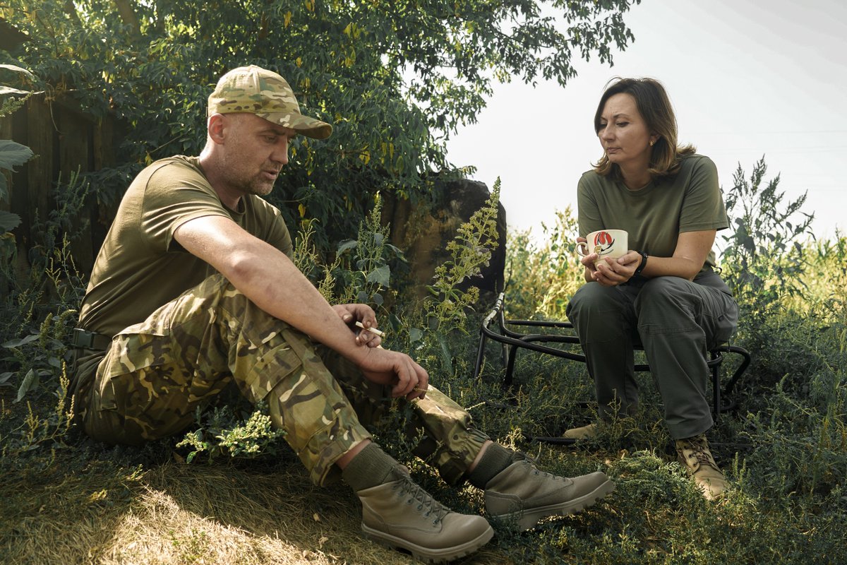 Des psychologues sont venues à la rencontre des fantassins du bataillon mécanisé de notre brigade.

Personne n’est né avec un gilet pare-balles. Peu avaient prévu de devenir militaires — encore moins de faire la guerre.

Dans cette guerre, il y a des gens ordinaires, de tous