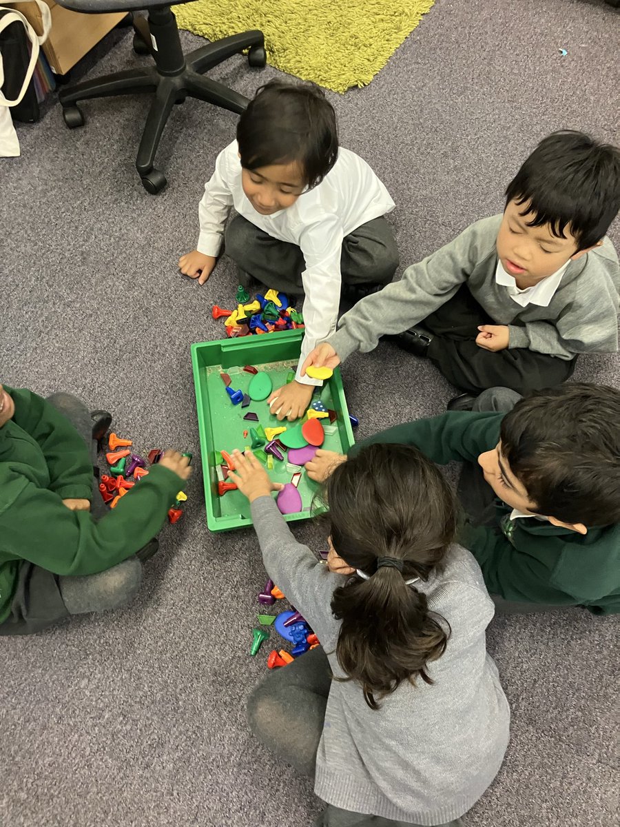 ManorParkSchSM1's tweet image. Year 1 learnt about sensory loss this week! We took part in a series of challenges with our eyes closed to see how difficult it was. We discovered that some challenges like ordering weights were still possible but sorting items by colour wasn’t! 🧑‍🔬#WeAreLEO #MPPAscience