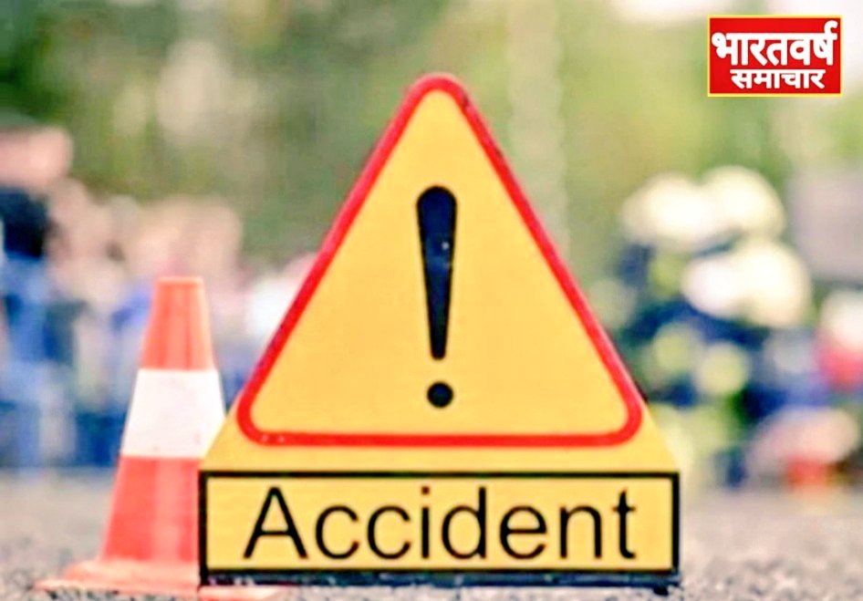 BVSTVlive's tweet image. पीलीभीत:तेज रफ्तार बाइक सवार युवक विधुत पोल से टकराया 

➡️ हादसे मे बाइक सवार युवक की मौके पर मौत 
➡️ सूचना पर मौके पर पहुंची पुलिस ने शव को कब्जे में लेकर पीएम को भेजा 
➡️ युवक लखनऊ से पीलीभीत अपने घर वापस आ रहा था 
➡️ बीसलपुर -दियूरिया मार्ग का मामला।
#Pilibhit @pilibhitpolice