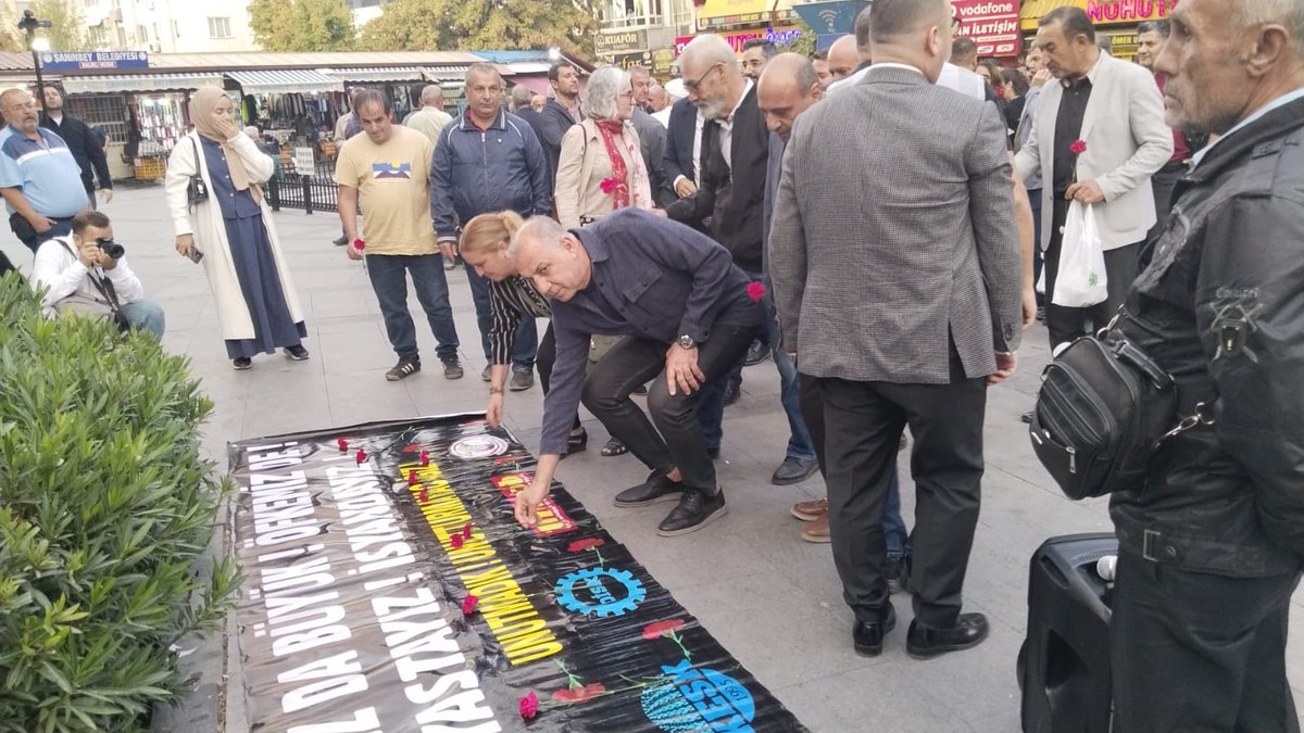 gantepegitimsen's tweet photo. Cumhuriyet tarihinin en büyük katliamlarından birisi olan #10EkimAnkaraKatliamı’nın üzerinden 10 yıl geçti.
Bugün barış ve demokrasi istedikleri için katledilen 104 canımız için anma ve basın açıklaması gerçekleştirdik. 
Unutmadık, unutturmayacağız!
#10Ekim10Yıl 
#10Ekim #AnkaraKatliamı