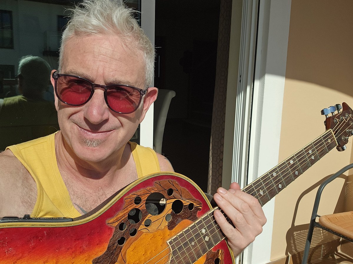 gymforthesoul's tweet photo. I'm offering guitar lessons here in my home in Belfast. Beginner to intermediate. £20 for 1 hour class. If you're interested, DM me. https://t.co/WpMJExr4u6