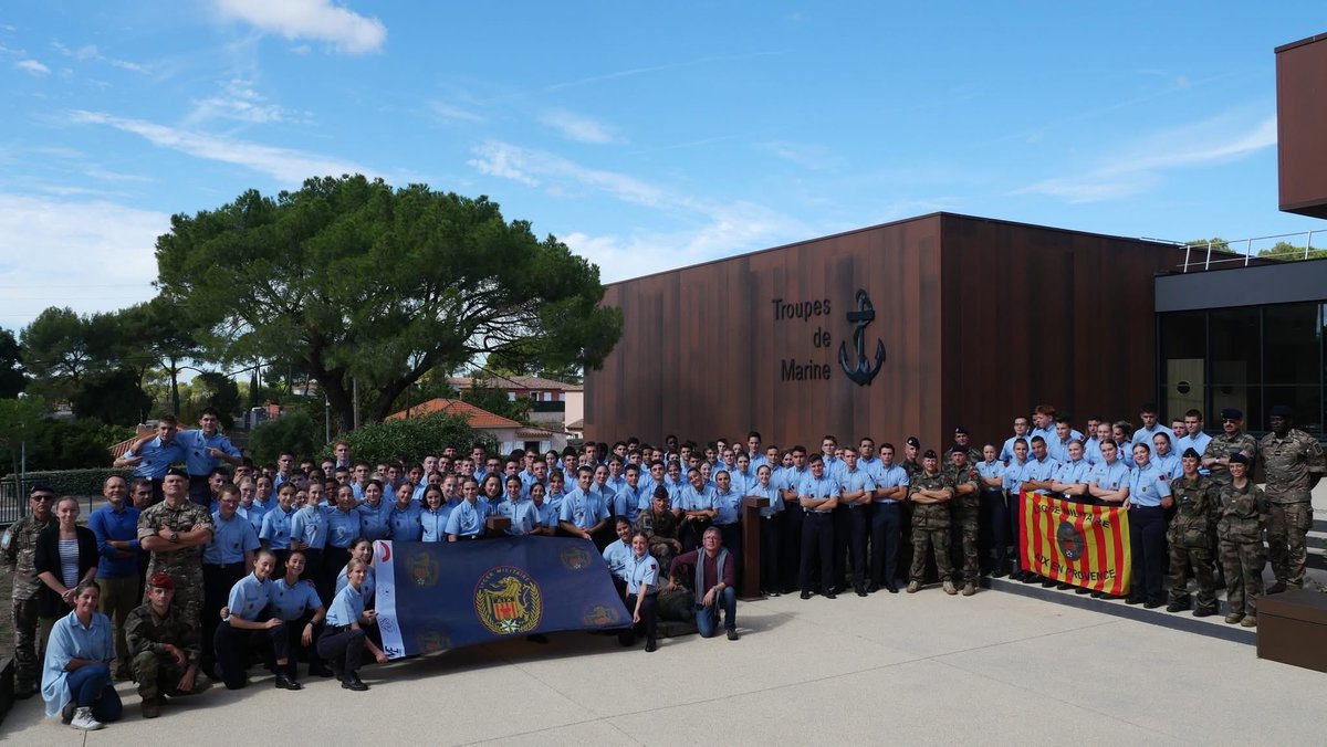 Merci au <a href="/CDC_21eRIMa/">21e RIMa</a> d’avoir accueilli 145 élèves de Terminale.

Une journée unanimement appréciée, qui leur a permis de découvrir l’environnement et le matériel d’un régiment de combat de l’<a href="/armeedeterre/">Armée de Terre</a> et de visiter le magnifique musée des <a href="/troupesdemarine/">Troupes de marine</a>.