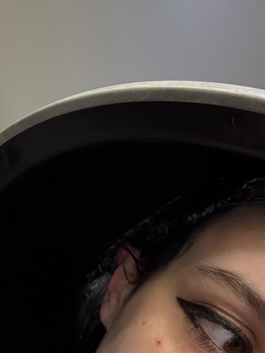 blisstatements's tweet image. Chat the hair dresser has me under the dryer of doom