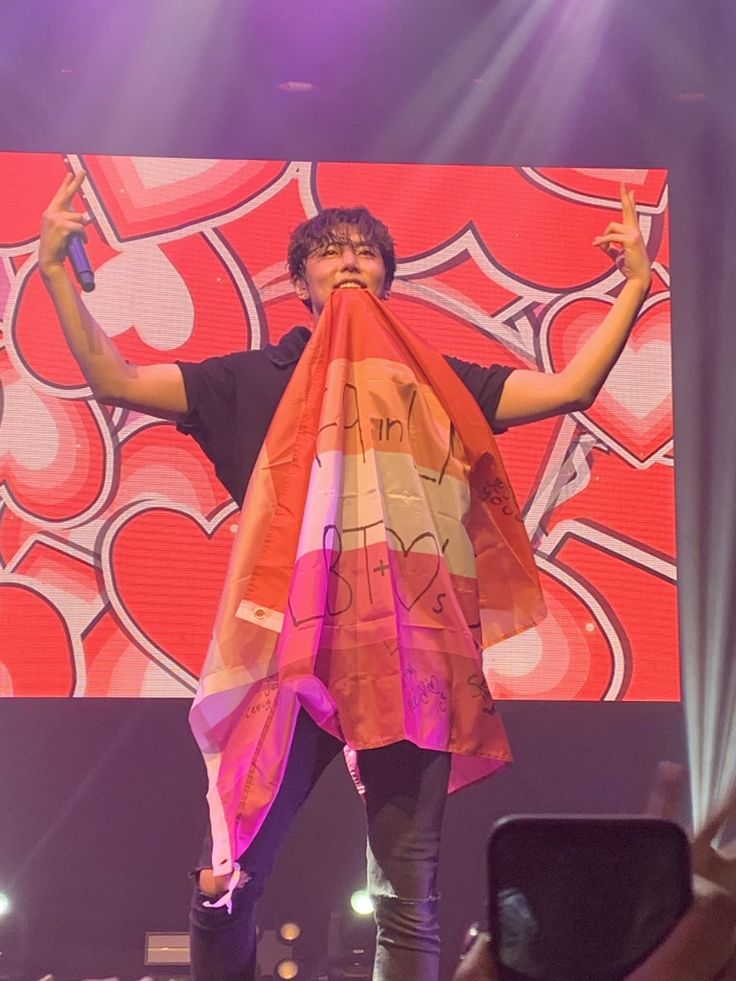 iresc_888's tweet image. Isn't it ironic that it's been totally normal for idols to get pride flags at concerts and show them off but when it's the group whose whole identity is about queerness... suddenly it's not allowed?