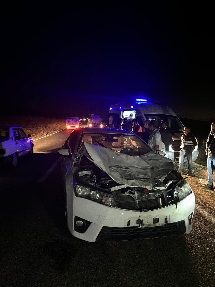 Genç’te Seyir Halindeki Araç Eşeğe Çarptı: 1 Yaralı

Genç ilçesinde meydana gelen trafik kazasında bir kişi yaralandı.

Edinilen bilgilere göre, seyir halindeki bir araç, Genç Yatılı Bölge Ortaokulu (YBO) mevkiinde yola aniden çıkan bir eşeğe çarptı. Çarpmanın etkisiyle araçta