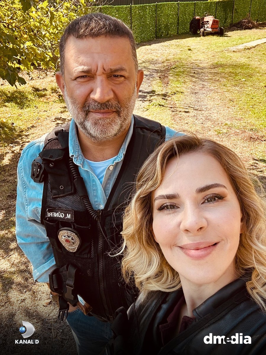 Yeni bölüm öncesi #SelMes'ten selfie sürprizi! ✨

#ArkaSokaklar yeni bölümüyle birazdan #KanalD'de!

<a href="/KanalD/">Kanal D</a> <a href="/DMediaOfficial/">D MEDIA</a>