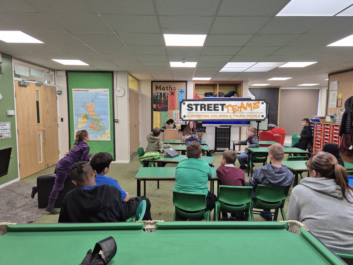 Short_Heath_JS's tweet image. A huge thank you to Sian from @Street_Teams1 who came to talk to Pear and Elder about staying safe online and in the community ⭐️🙌