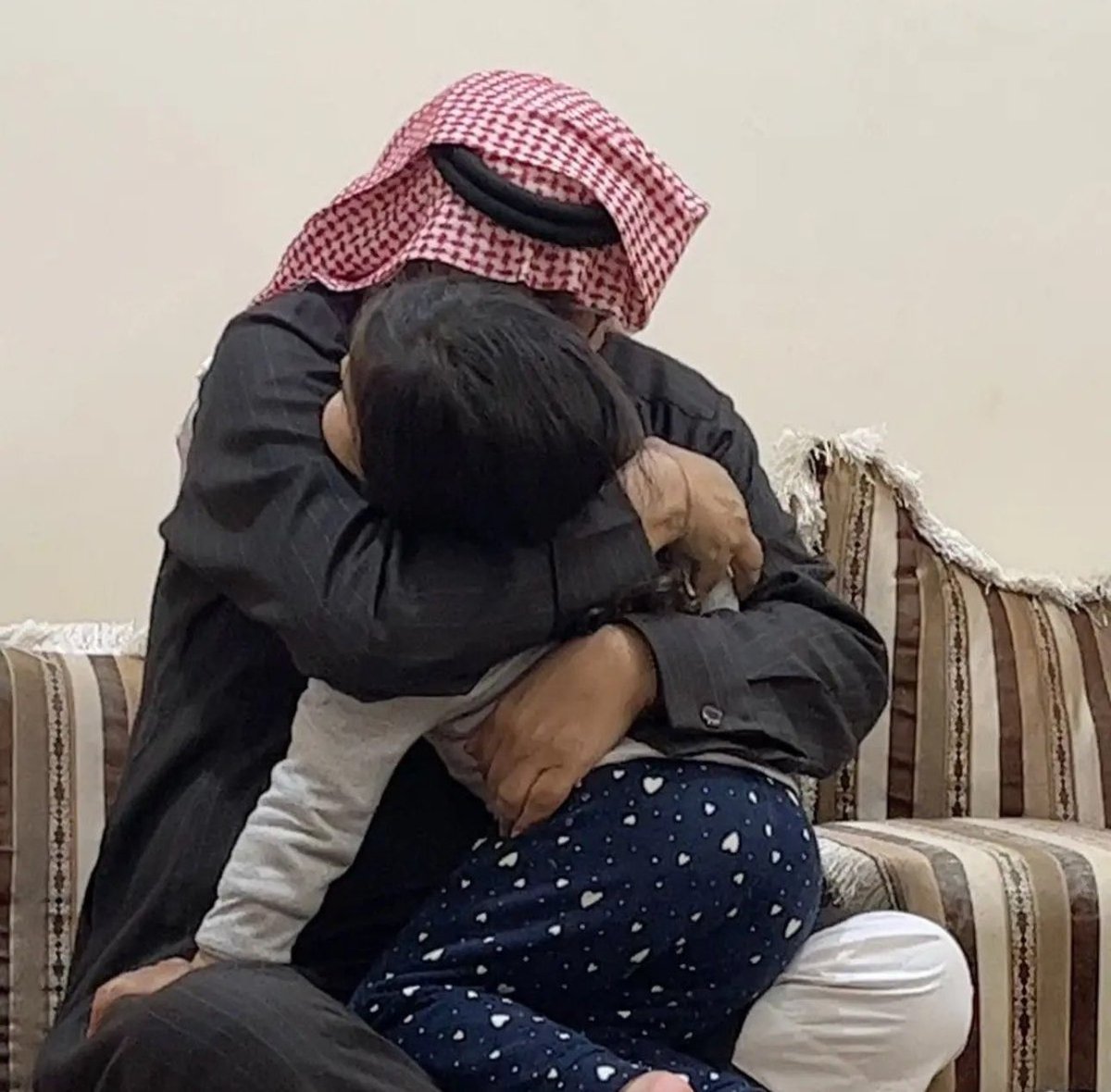 أستهوي صور الآباء مع بناتهم زي كذا 🤍