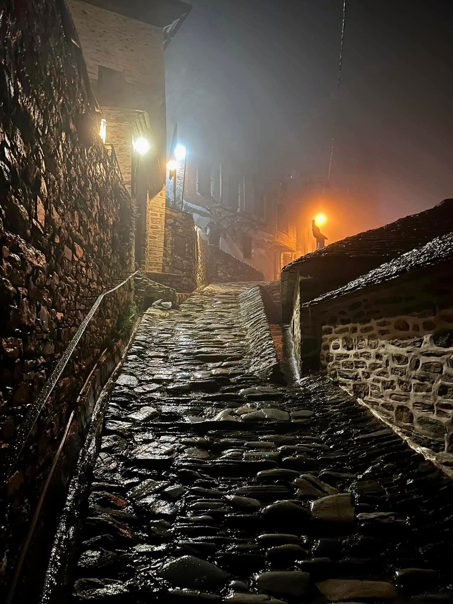 bessy_saxoni's tweet image. Η ημέρα είναι να αντιμετωπίσεις τον κόσμο. Η νύχτα είναι να αντιμετωπίσεις τον εαυτό σου.
 Καλό ξημέρωμα σε όλους.
Μακρυνίτσα! 🇬🇷🩵🇬🇷