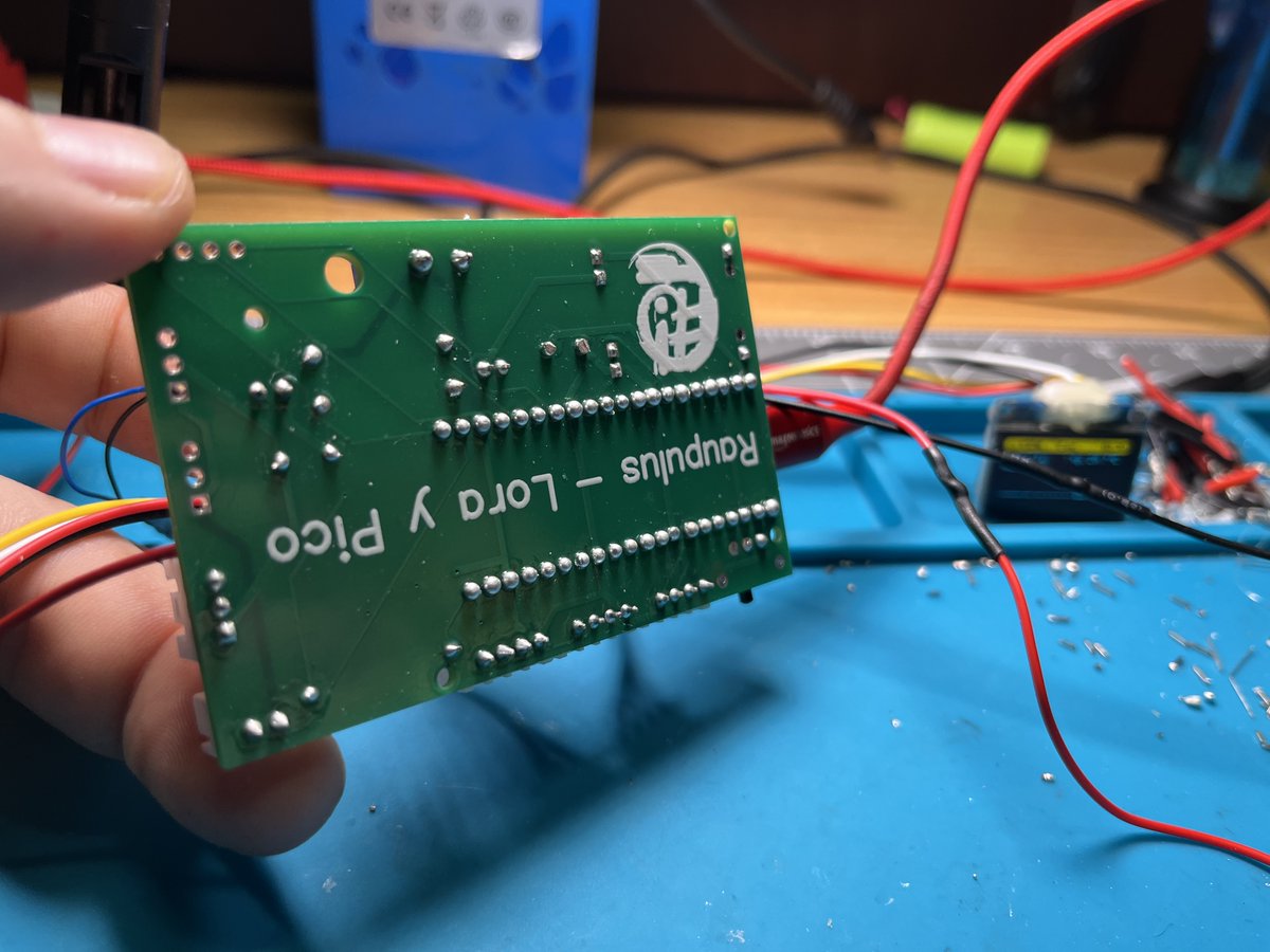 raupulus's tweet image. Hoy he terminado mi primera pcb diseñada completamente por mi para montar nodos de comunicación Lora para IOT.

He usado una raspberry pi pico con un módulo lora HT-RA62 y he preparado para admitir carga de batería desde UART externo + usb + módulo de carga.

#iot #maker