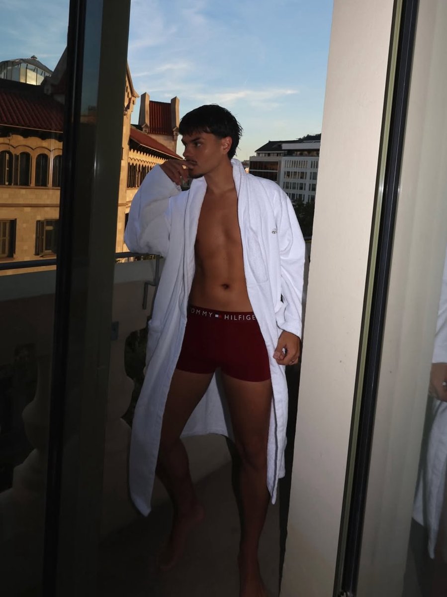 AbrahamMateoESP's tweet photo. Abraham Mateo (@AbrahamMateo) x Tommy Hilfiger (@TommyHilfiger) 

Entradas concierto “Abraham Mateo 20 años después” en: https://t.co/bn8bMohX8J https://t.co/1Aqbhll0Ld