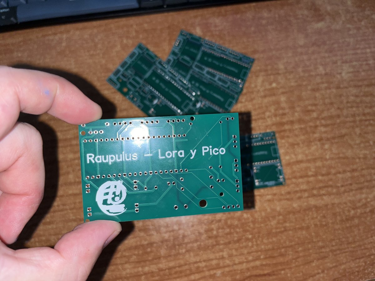 raupulus's tweet image. El circuito lo preparo para adicionarle sensores i2c y conectarme por Serial UART fácilmente usando un cable de ethernet hacia la azotea mediante RS485 para largas distancias. 

#raspberry #raspberrypi #raspberrypipico #lora #meshtastic