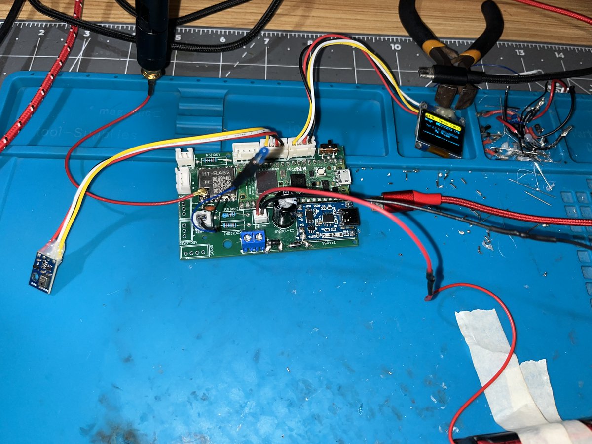 raupulus's tweet image. El circuito lo preparo para adicionarle sensores i2c y conectarme por Serial UART fácilmente usando un cable de ethernet hacia la azotea mediante RS485 para largas distancias. 

#raspberry #raspberrypi #raspberrypipico #lora #meshtastic