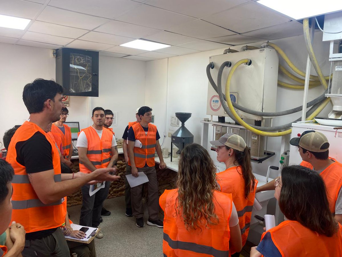 Visita a AGROZAL SAPEM.
Complementación de temas dictados por la cátedra (granos: calidad, almacenaje, conservación y comercialización)
<a href="/FICAUNSL/">Facultad de Ingeniería y Ciencias Agropecuarias</a> 
<a href="/juampiodetti/">Juan Pablo</a> 
<a href="/mgbongio/">Marcelo Bongiovanni</a>