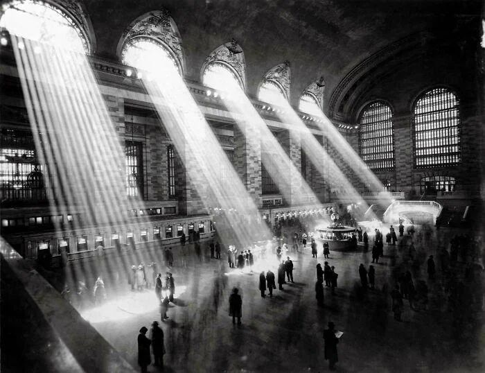 fasc1nate's tweet image. It is no longer possible to see this, as the buildings outside block the sun. Grand Central, NYC, 1929 Photo by Louis Faurer