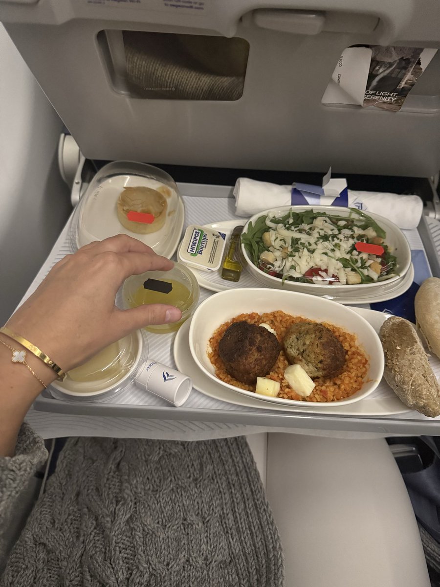 По делам…

P.S. Когда на тебя не хватило говядины с бататом и осталась только курица с булгуром 😣