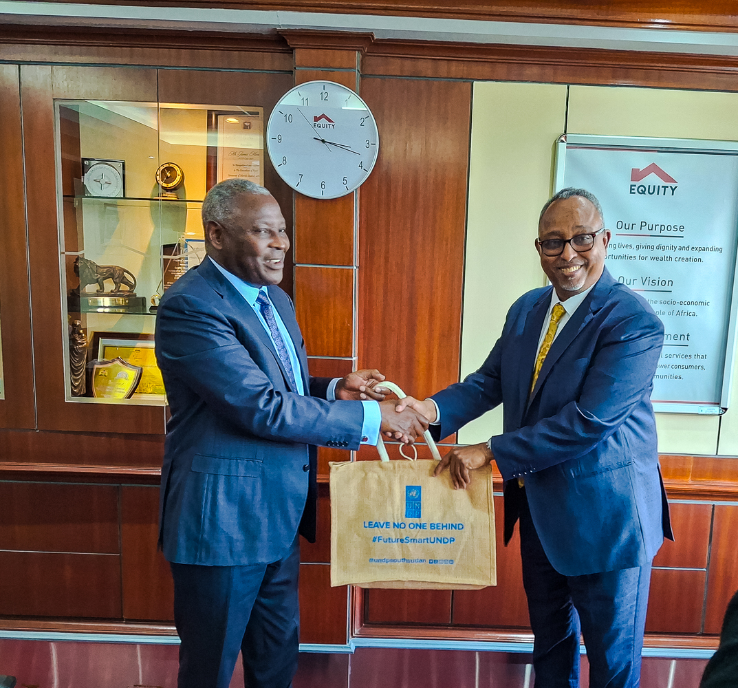 undpsouthsudan's tweet image. The #UNDP 🇸🇸 Representative @MohamedAbchir had an inspiring courtesy call with Dr. James Mwangi, Equity Bank CEO. They discussed potential partnerships to support sustainable development and improve livelihoods across #SouthSudan.
Strong private sector collaborations are vital…