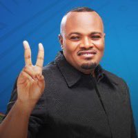 URGENT‼️ Incapable de bien gouverner la ville de Kinshasa, Daniel BUMBA vient de faire arrêter le journaliste <a href="/SeyGauthier11/">Gauthier Sey</a> pour avoir critiqué lors d’une émission la gestion chaotique de la réouverture du marché central de Kinshasa. 

Le DG de Netic News se trouve actuellement