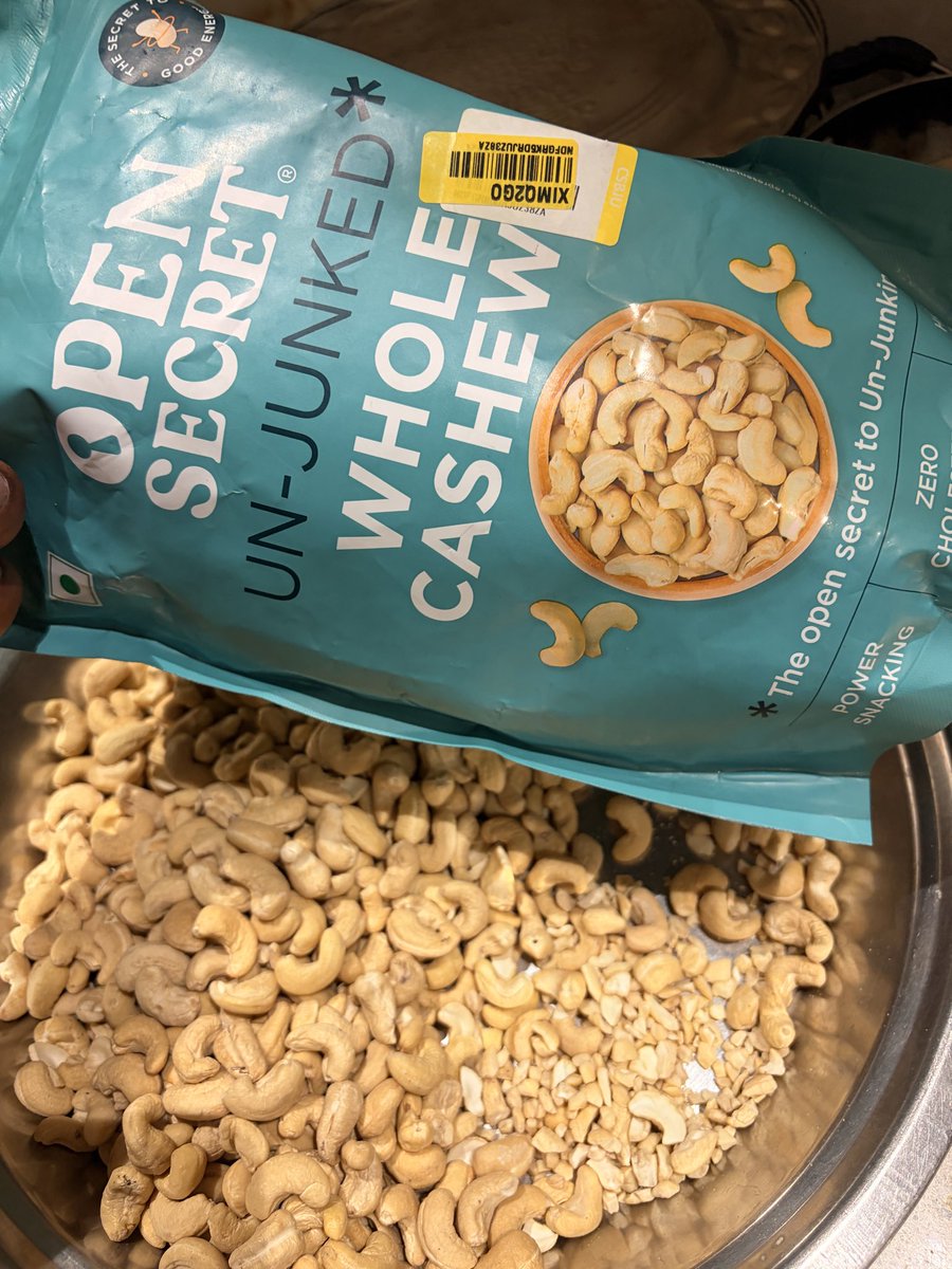 vipulagg97's tweet photo. Ordered dry fruits from flipkart this is the shit they are selling cheapest quality products @flipkartsupport @OpenSecretSnack @fssaiindia @JPNadda https://t.co/B4ymhbs3tk