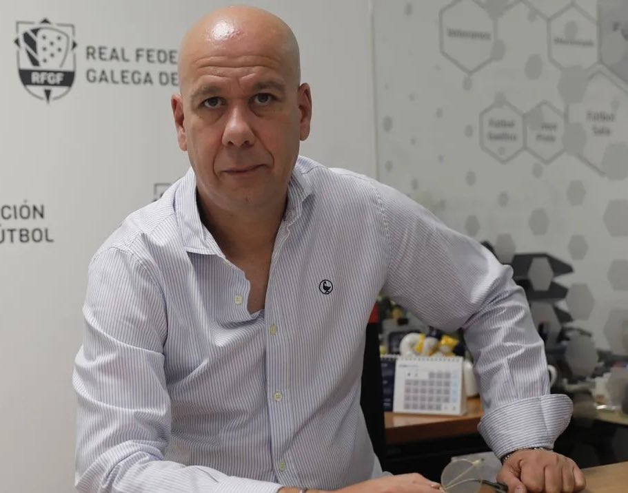 📁 𝐔𝐍 𝐓𝐑𝐀𝐁𝐀𝐋𝐋𝐎 𝐍𝐀 𝐒𝐎𝐌𝐁𝐑𝐀!

👏🏻 Na charla do 20/10, recoñeceremos o papel dos diferentes delegados do fútbol ourensán.

🙌🏼 Posteriormente, Raúl Rois, delegado da <a href="/futgal/">RFGF</a> en Ourense, explicará en detalle cal é o traballo, as funcións e a importancia deste cargo.