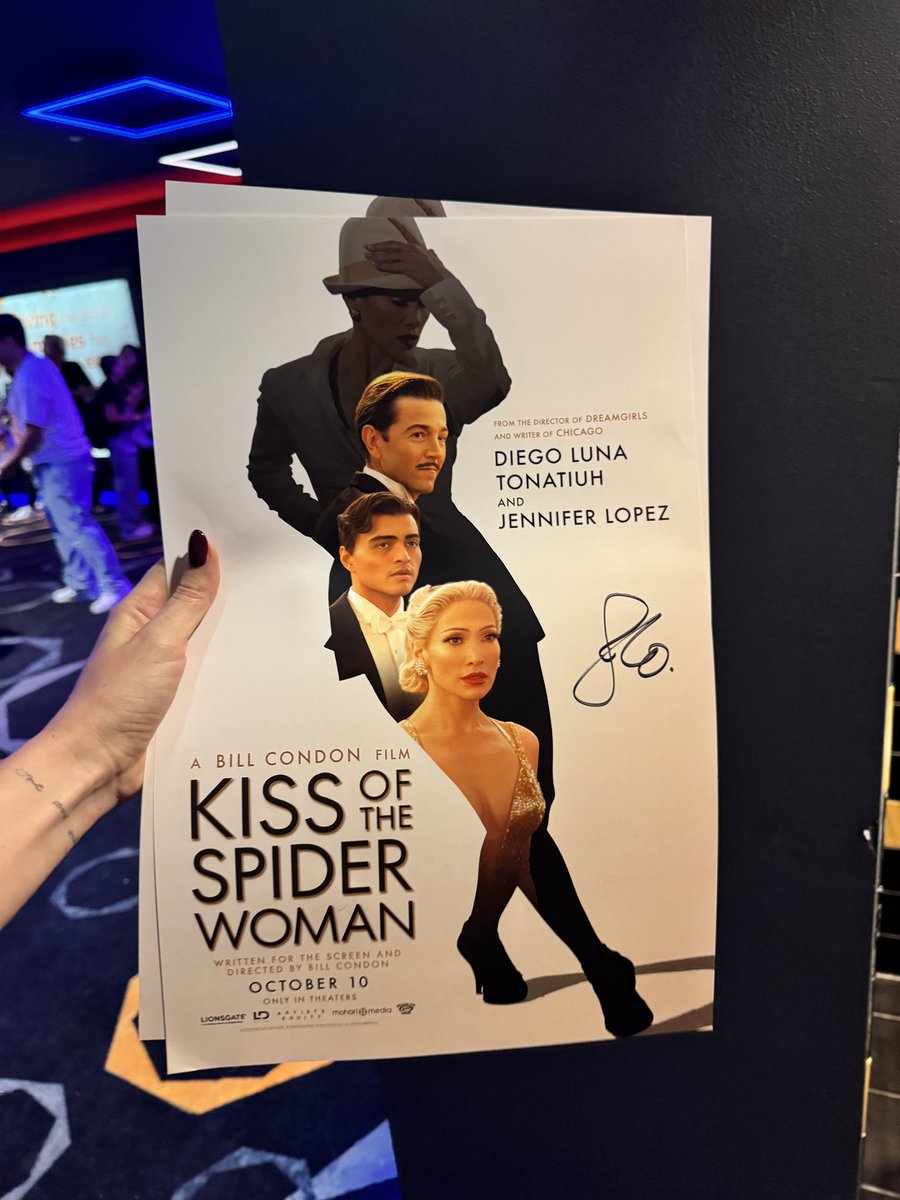 xgonzalez92's tweet image. I went to an early screening of #KissOfTheSpiderWoman &amp;amp; the whole theatre was electrified &amp;amp; clapping after the performances. You absolutely CRUSHED it @JLo You have always been a bright star but you&apos;ve outdone yourself. I was in awe of you the whole time! Congratulations! ♥️ you!