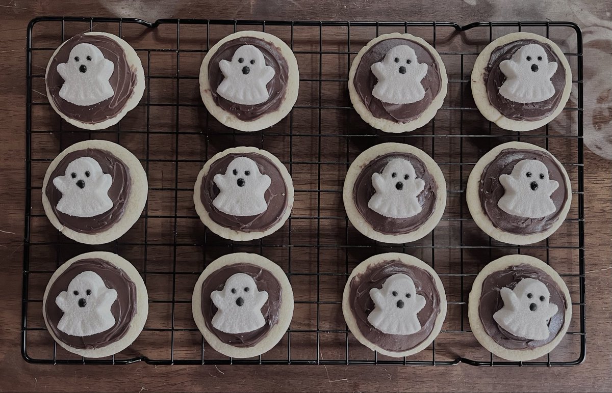 oh  no !!  my  kitchen  is  haunted