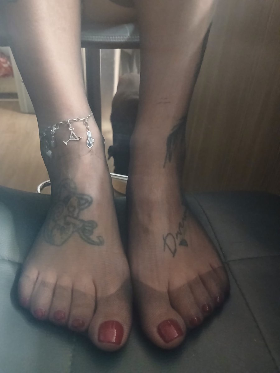 Well here they are my fresh set of matching nails. Couldn't not show you now could I!