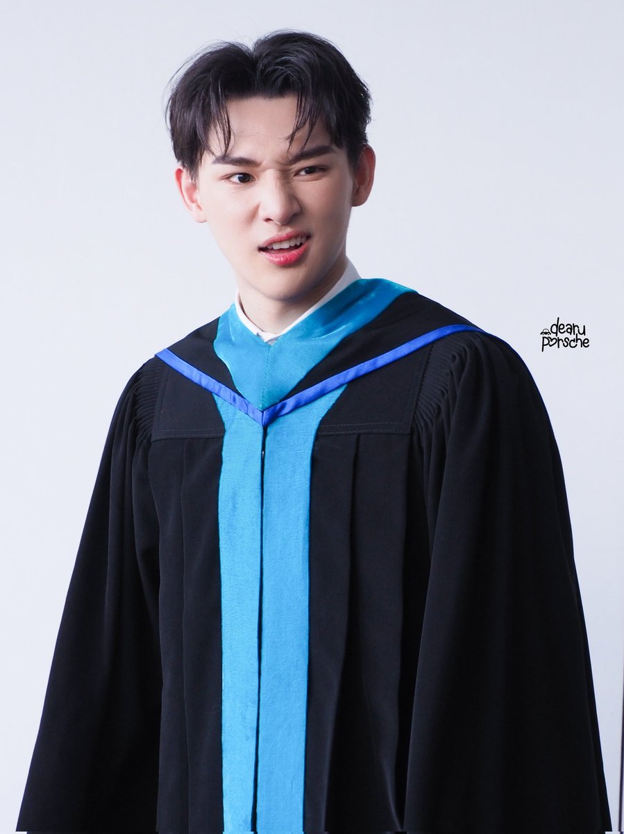 dearuPorsche's tweet photo. พี่บัณฑิต 🎓 เราก็ออกจะน่ารักกวนๆ 😉
#tanathornc #BoysLostinThailand
#InsightArtist #InsightTH
#InsightEntertainment https://t.co/2UjOwB4Qft