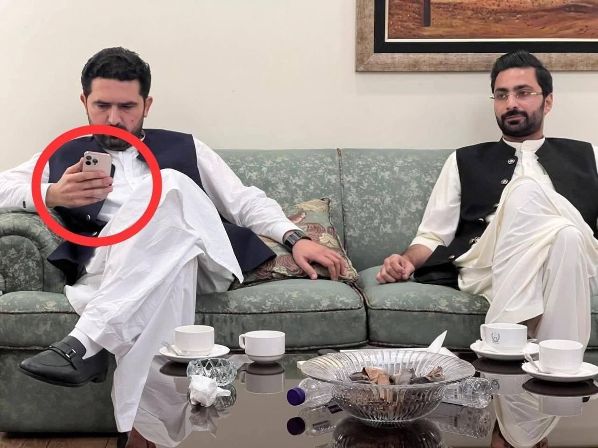 کل اثاثے 5لاکھ 73 ھزار ہیں۔
اور وہ بھی صرف ہاتھ میں ہے کسی بینک وغیرہ میں کچھ نہیں
Copied from Journalist Shahab Yusufzai FB wall