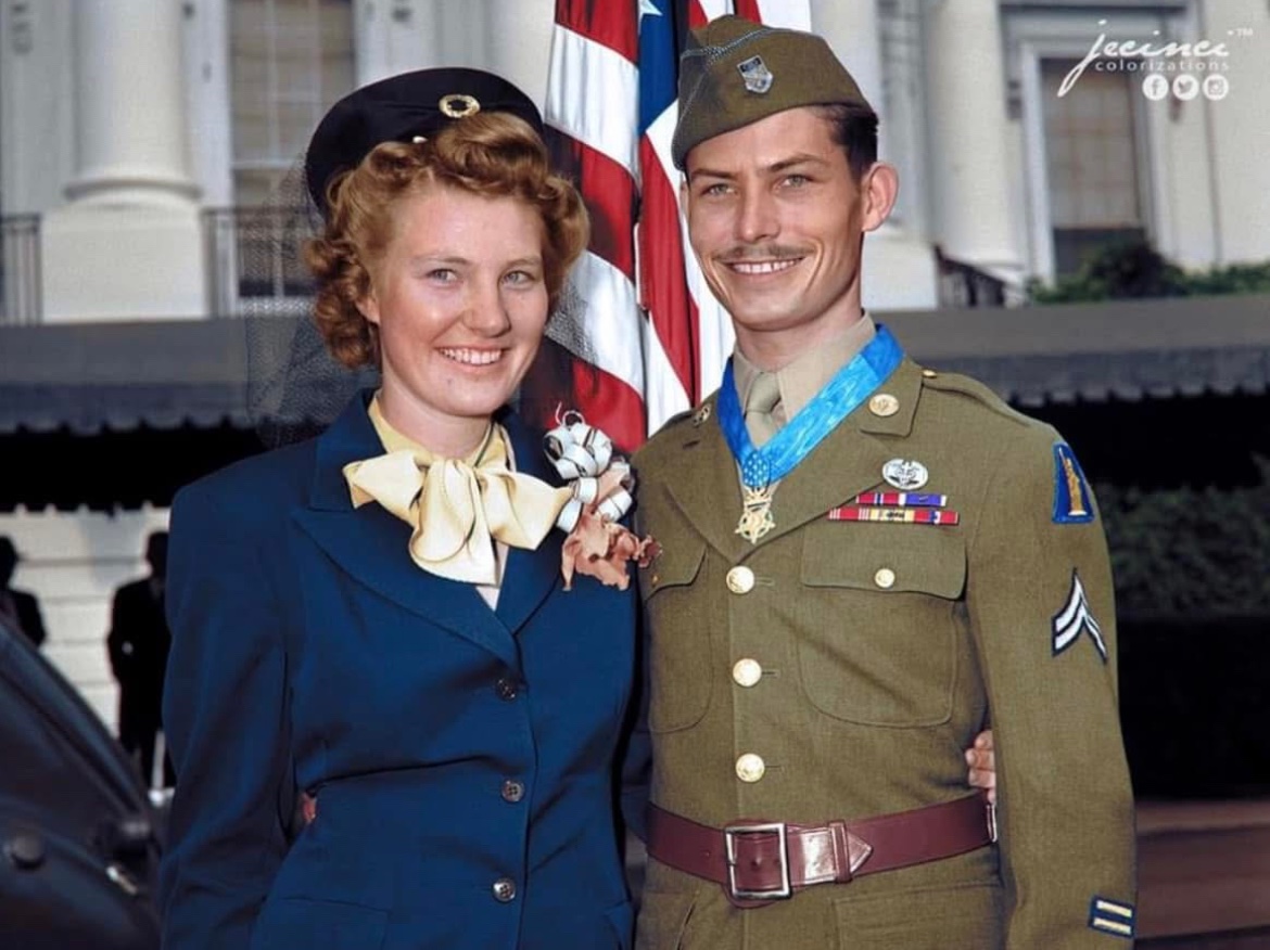 80 years ago today, Corporal Desmond Doss &amp; his wife Dorothy smile for a photograph after Doss was presented with the Medal of Honor from President Harry Truman. 🇺🇸