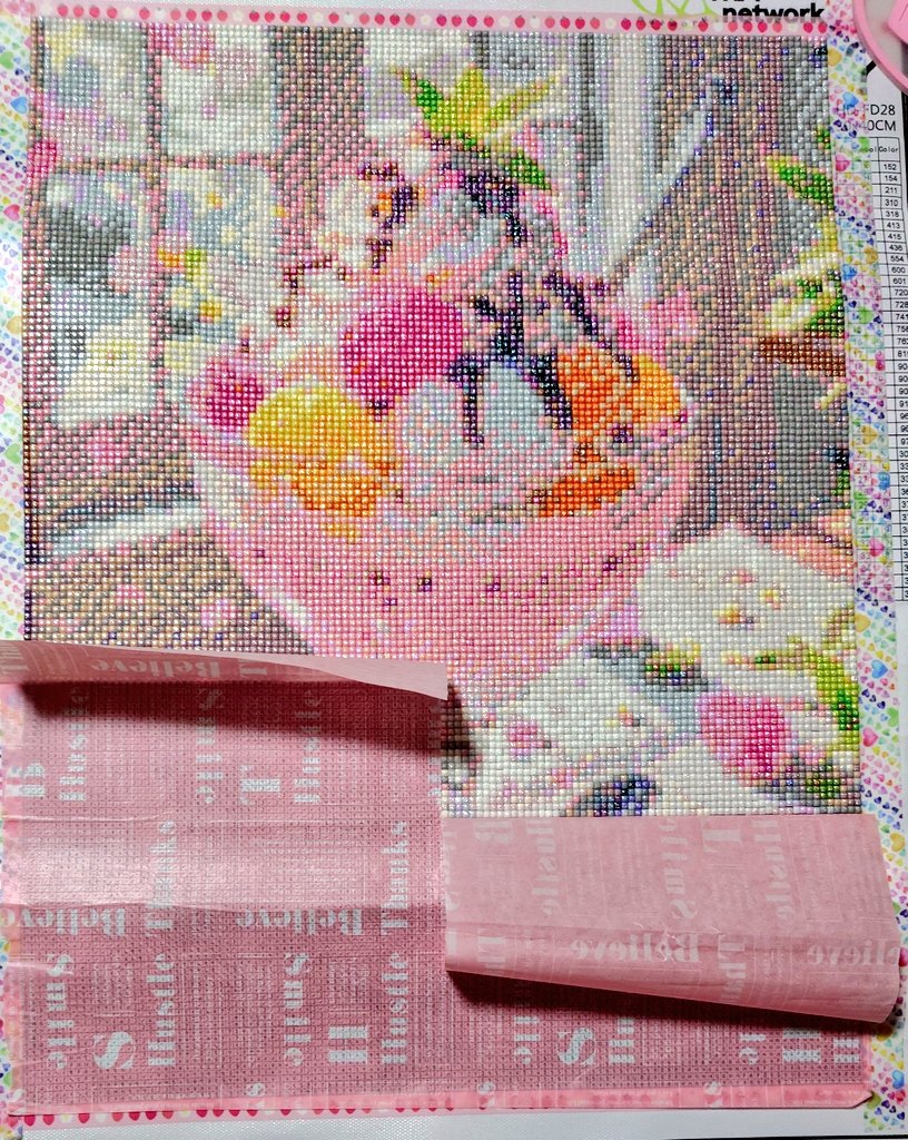 ミステリー制作ちゅう
もうすぐ完成✨️
明日くらいには出来るかな。

サンプルというか、画像？があがってたやつだ〜🤭かわいいと思ってたから嬉しいし、買うきっかけにもしたから不満はないんだけど違う絵柄も見てみたいよ〜〜🥲
即決して2つ買えば良かったかな🙃

#TKMnetwork