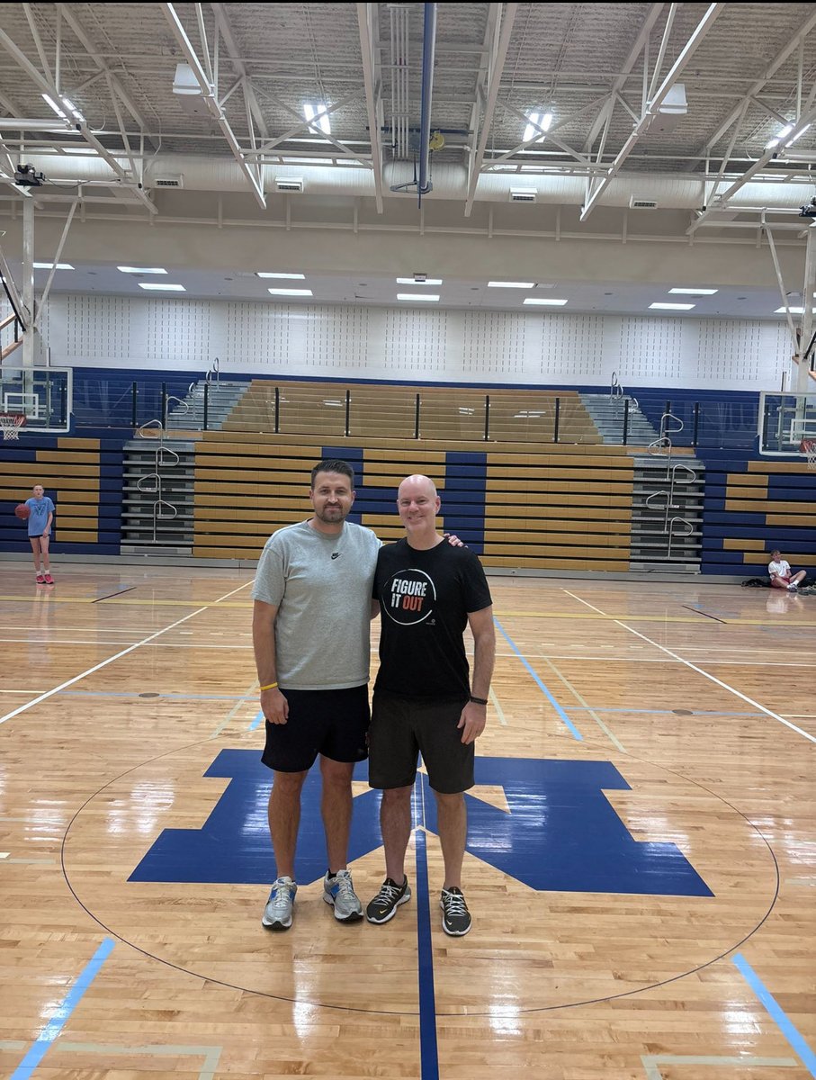 steeder10's tweet photo. 24 Second Shot Clock Breakdown

First 8: Primary/Secondary transition

Next 8: Triggers/Set offense

Last 8: Your best player needs to create 

'FIRST 8 IS FOR YOU GUYS, NEXT 8 IS FOR ME.'

-@BBallImmersion 

Incredibly insightful because it's conceptual, it's free, it's disciplined and it's a fun style of basketball.