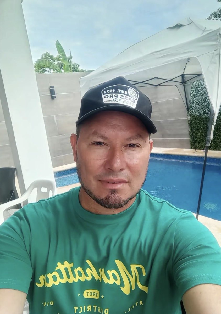 RennQuijano's tweet photo. Amo la audacia de algunos vatos https://t.co/YAsf5Q3hYM