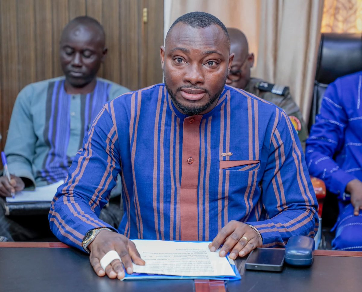 ✈Transport aérien : Installation du tout premier Directeur général de la Société des Aéroports du Faso 

burkina24.com/2025/10/10/tra….