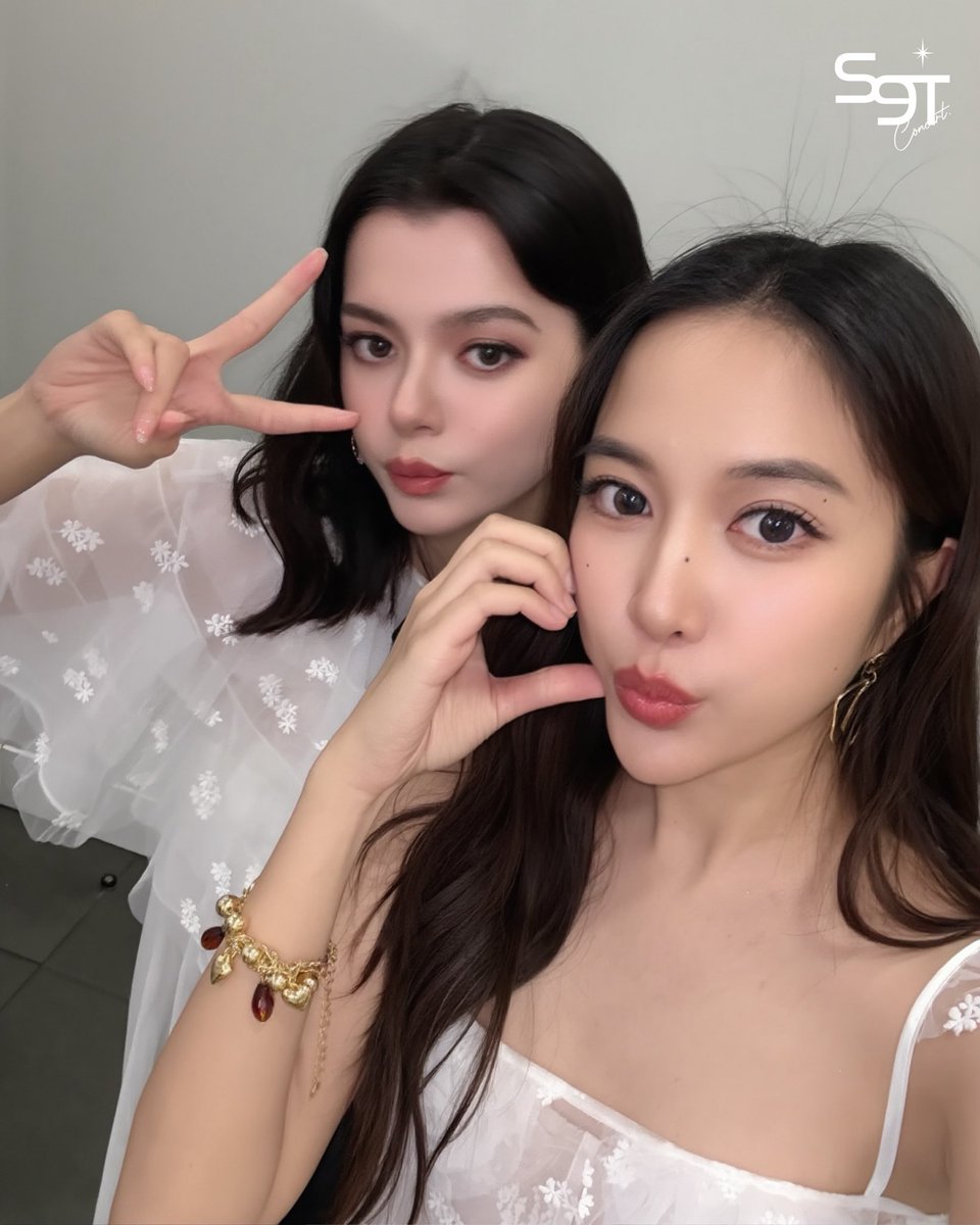 Mamimon26's tweet image. รอชมภาพประทับใจของฟรีนเบค ที่ส่งตรงมาจากโอซาก้าแล้วค่ะ เป็นกำลังใจให้นะคะเด็กๆ สู้เค้าๆ ✌🏻🥰🌷🪽

@AngelssBecky @srchafreen

SAROCHA REBECCA HAPPY TIME
#FreenBeckyFMinOsaka