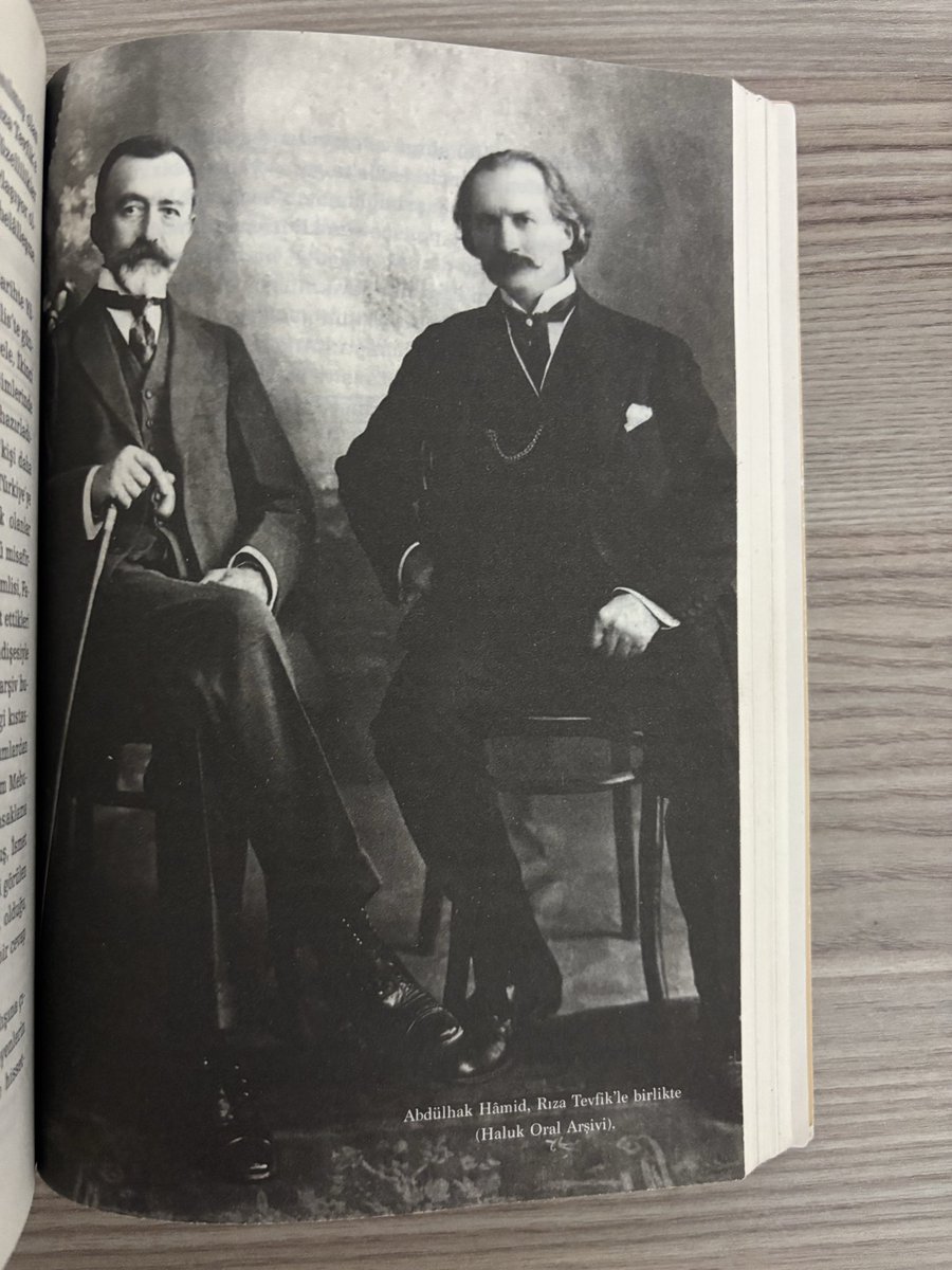 Böyle fotoğrafların hastasıyız. Şair-i Âzam Abdülhak Hâmid ve Feylesof Rıza Tevfik.