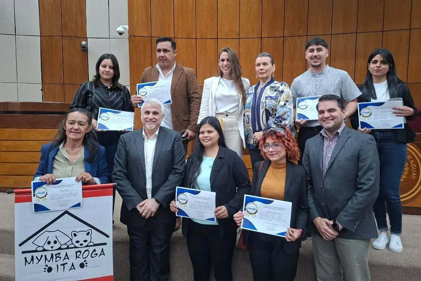 DiputadosPy's tweet image. Entregan certificados de participación correspondientes al “Castratón Nacional 2025”

(Redacción: Prensa - Dirección de Comunicación). El titular de la Comisión de Protección y Bienestar Animal de la Cámara de Diputados, legislador Luis Federico Franco (PLRA-Central), asistió al…