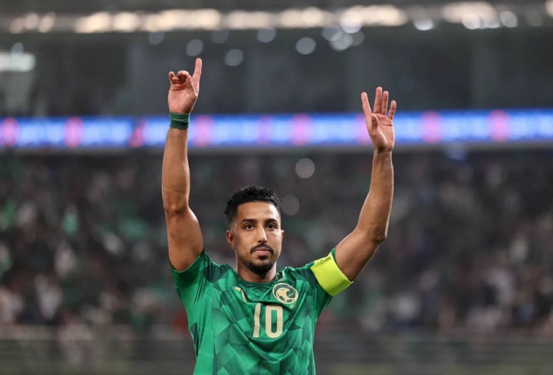رغم أنخفاض مستواه وعتب جمهور الهلال عليه قبل الجميع لكن سالم يتعرض لتصيد ماعمري شفته بحياتي وكأن البعض سعيد بمستواه عشان يتصيد عليه براحته .. الانتقاد بحجه التعديل حق مطلق للجميع لكن التصيد من أجل التصيد هذا أمر كارثي

عمومًا مباراة العراق بيجيبها الاسطورة وبيفرح الشعب السعودي