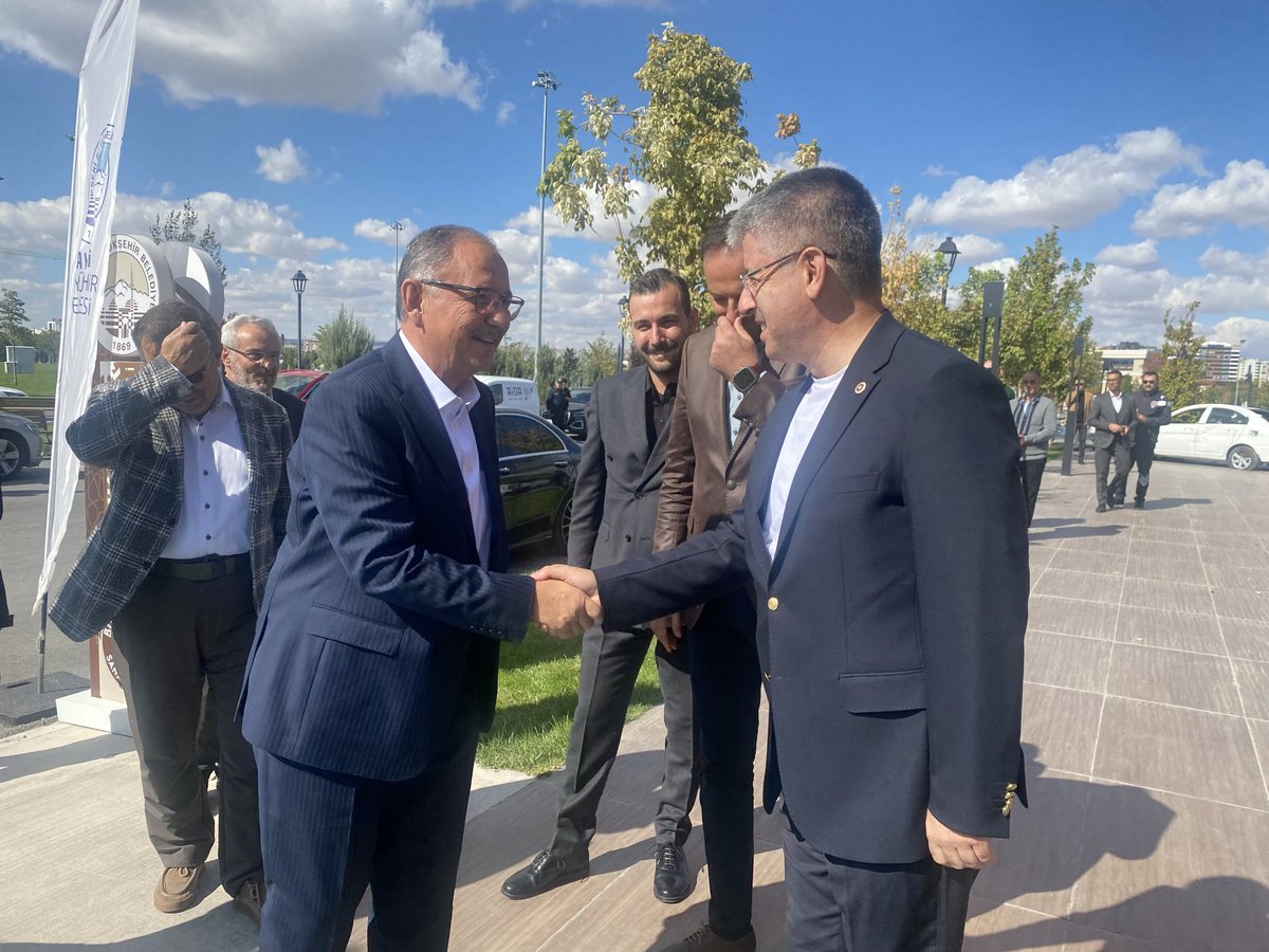 sabancopuroglu's tweet image. Renklerin dili. 🎨✨ 

#Sergi #Resim #RenklerinDili