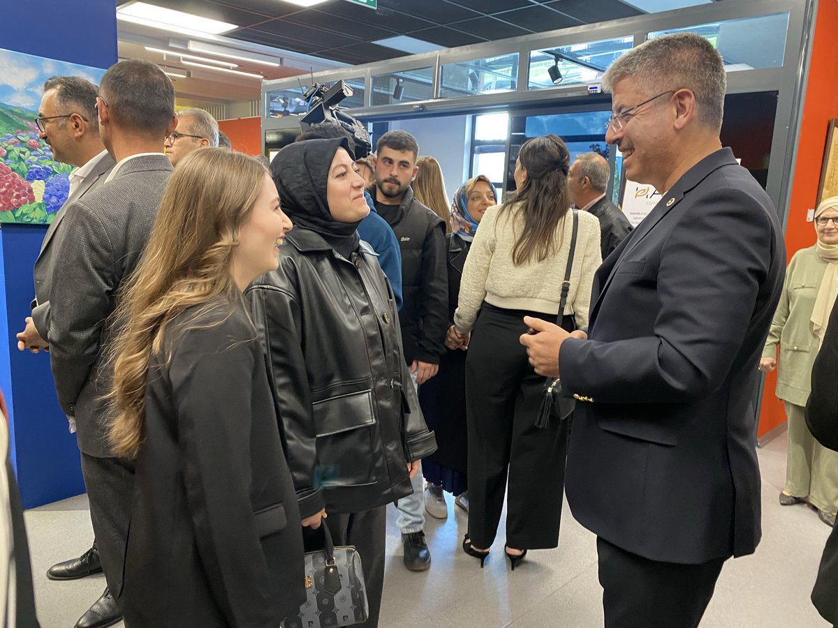 sabancopuroglu's tweet image. Renklerin dili. 🎨✨ 

#Sergi #Resim #RenklerinDili