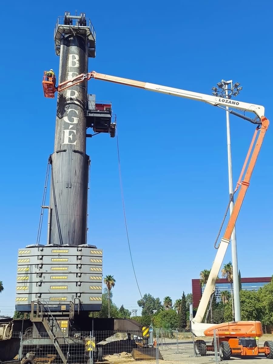 Ahyresa's tweet photo. 🟦🟨⬜️ Terminada la 2a fase del desguace de maquinaria portuaria de Bergé Logistic. 

Han sido días intensos, pero gracias a nuestro compañeros, finalizaron con la felicitación de la empresa y de la autoridad portuaria. 

¡Agradecemos la confianza!

#ahyresasomostodos 

💪🏼💪🏼💪🏼 https://t.co/21lYwmxFPB