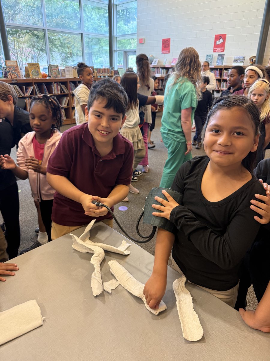 SpeasGlobal's tweet image. Speas #SpeasG3 students learning about human body systems that provide protection , movement and support in their #pyp unit “who we are” #Speasbees