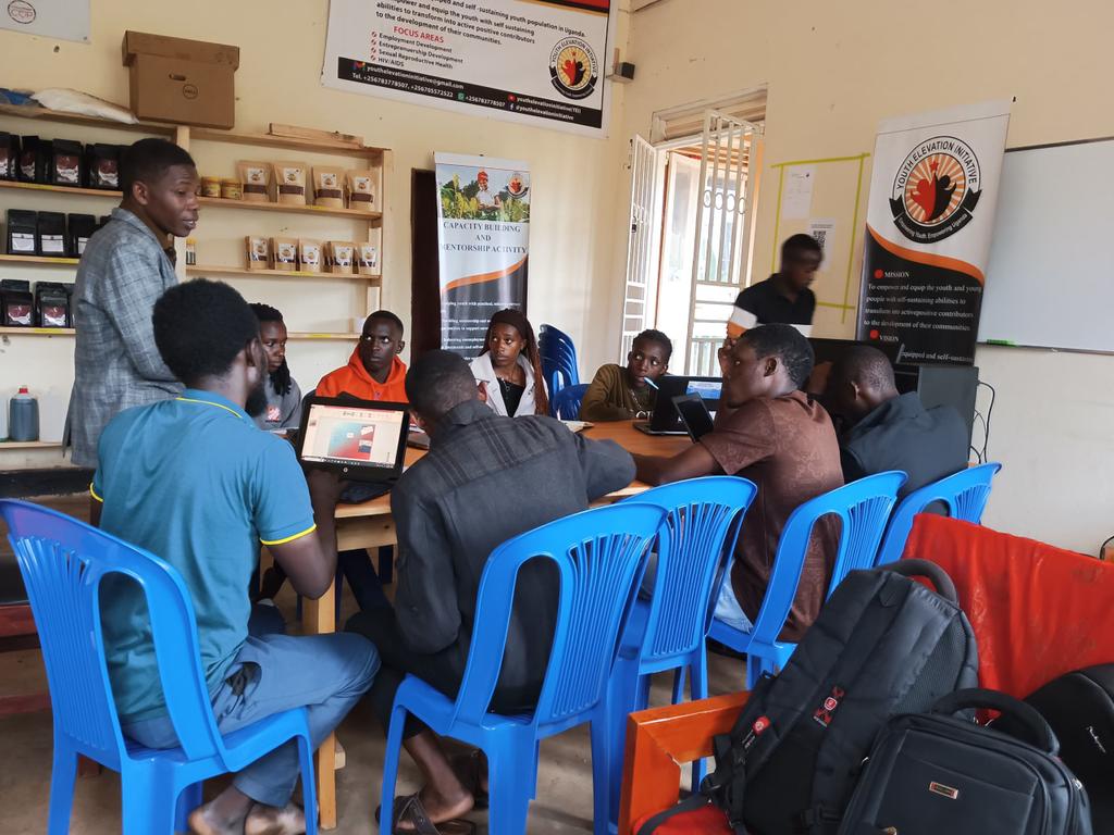 Gra1Gracious's tweet photo. Today, I had an incredible session with youth under the @YouthElevationi on Digital Communication!
We explored how digital tools can shape opportunities, careers &amp; communities in today’s world. #DigitalSkills #YouthEmpowerment https://t.co/iN1633Amrd