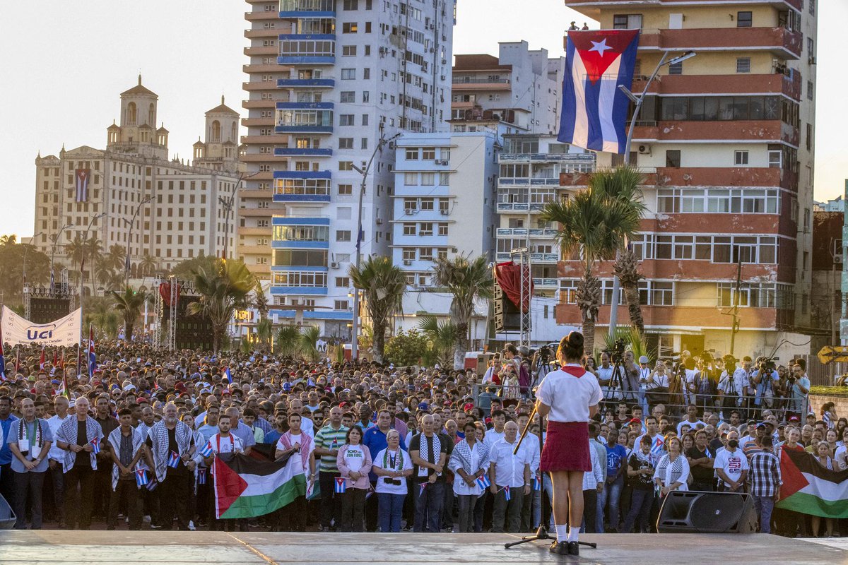 Ayer #Cuba y más de 100 mil habaneros condenamos el criminal genocidio que por dos años ha perpetrado el régimen sionista de Israel en #Gaza.

En paralelo, muy tarde en el tiempo, llegó la noticia de un frágil alto al fuego entre Hamas e Israel, para poner fin a tamaña crueldad.